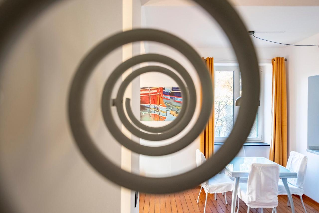 Joivy Modern Flat Next To The Sea Apartment Genoa Bagian luar foto